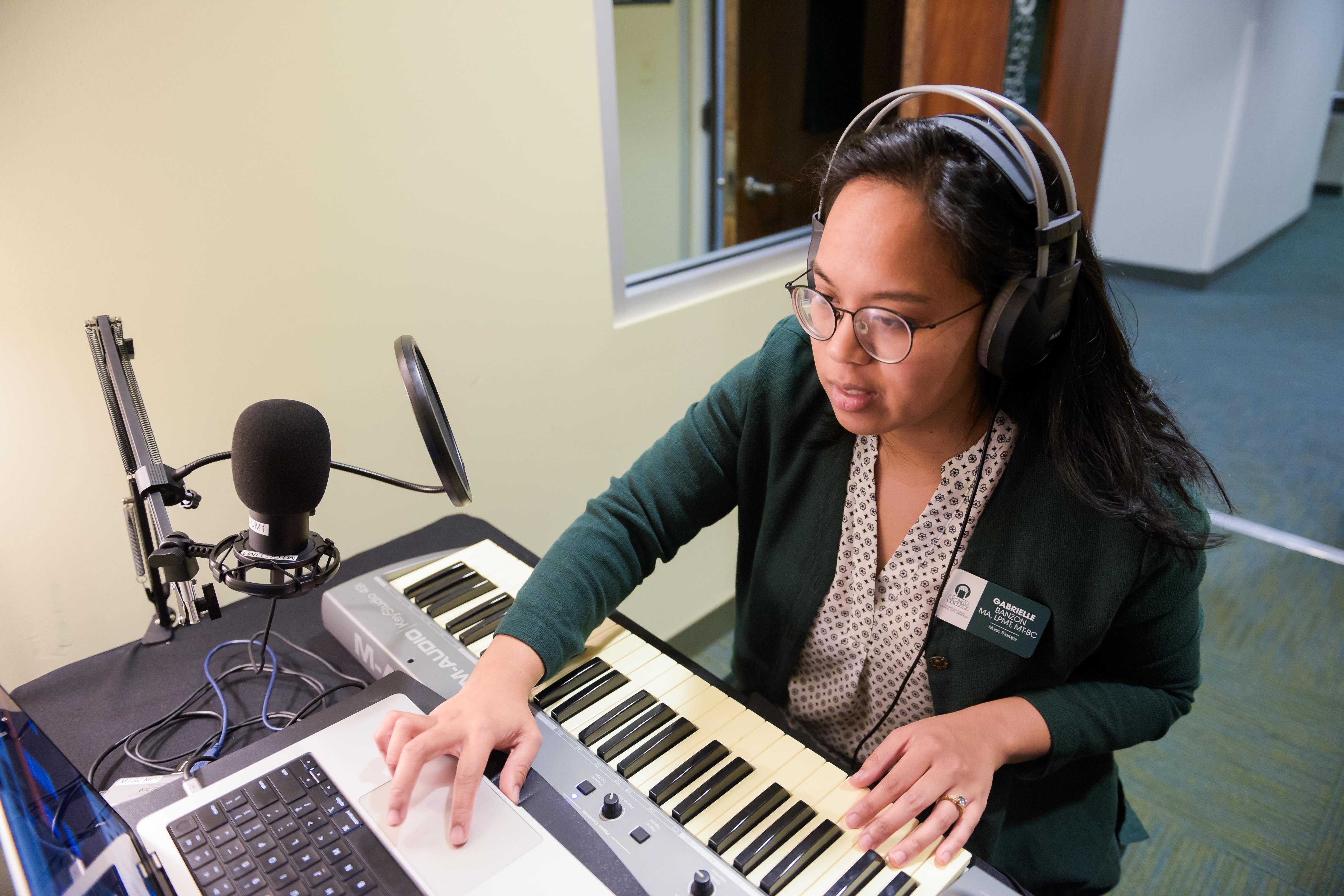 Gabrielle Banzon plays the piano keyboard at GCSU's Music Therapy Clinic in Parks Hall.