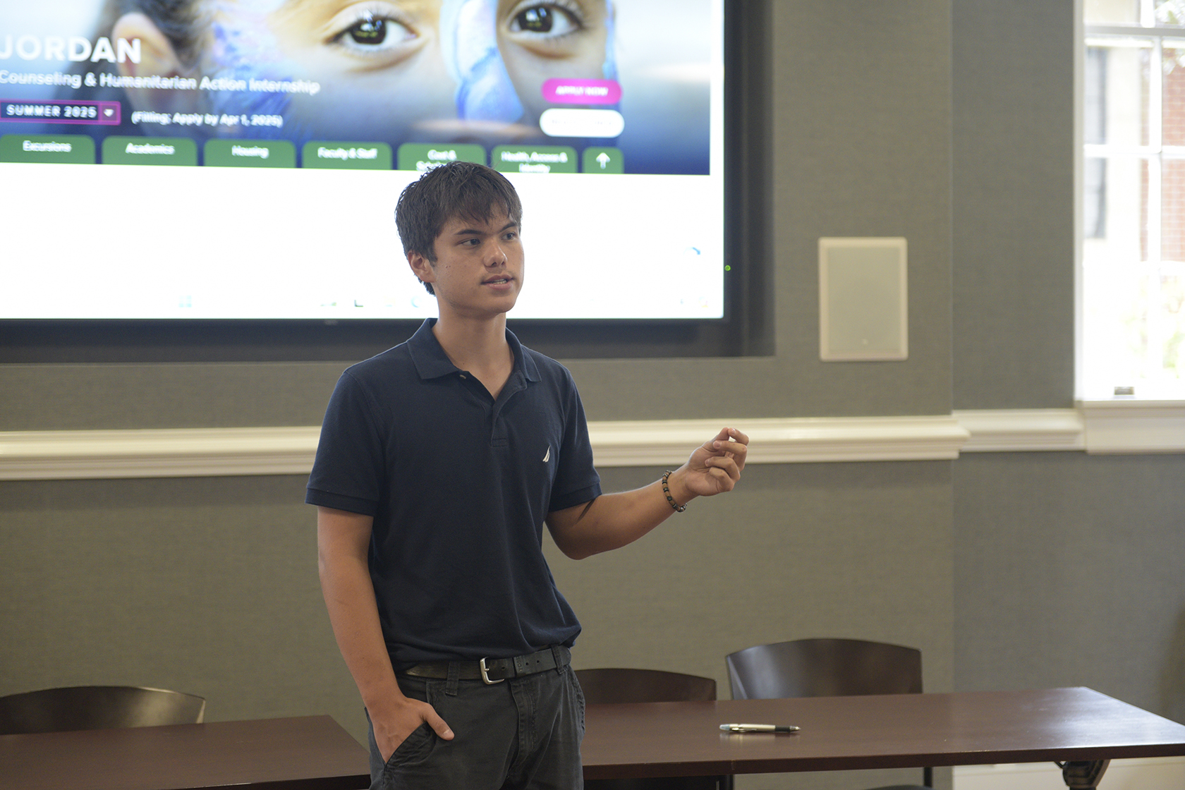 Derek Kim talks about his summer internship in Jordan to GCSU students during the Opportunities Abroad Fair.