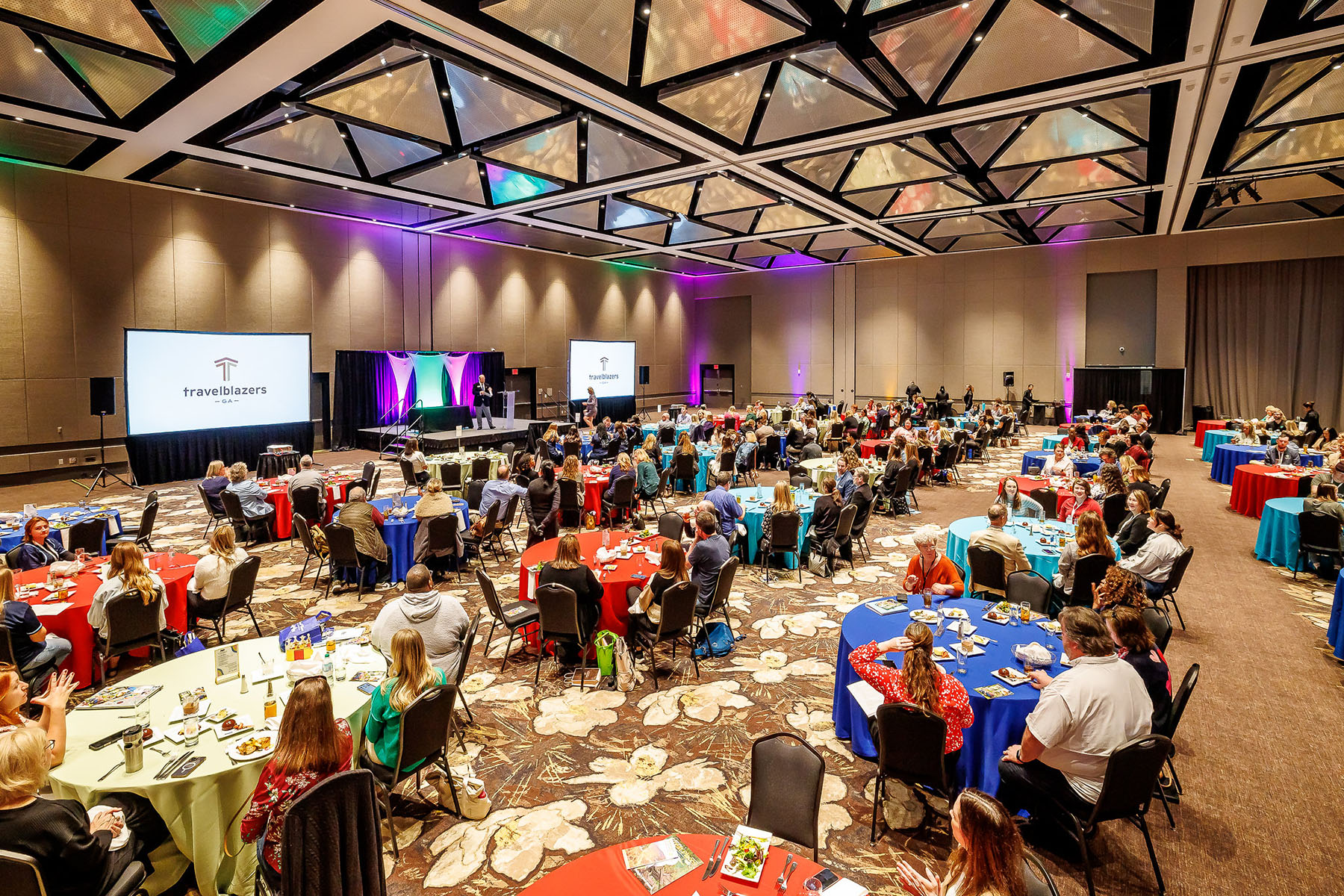 wide shot of the ballroom where the travelblazer award ceremony was held in Gwinnett County