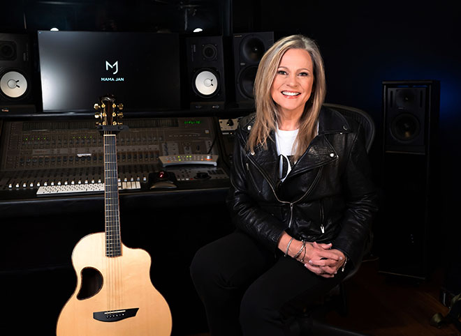 Image for Singing with the stars: Alumna is a vocal coach for artists like Usher, Justin Bieber