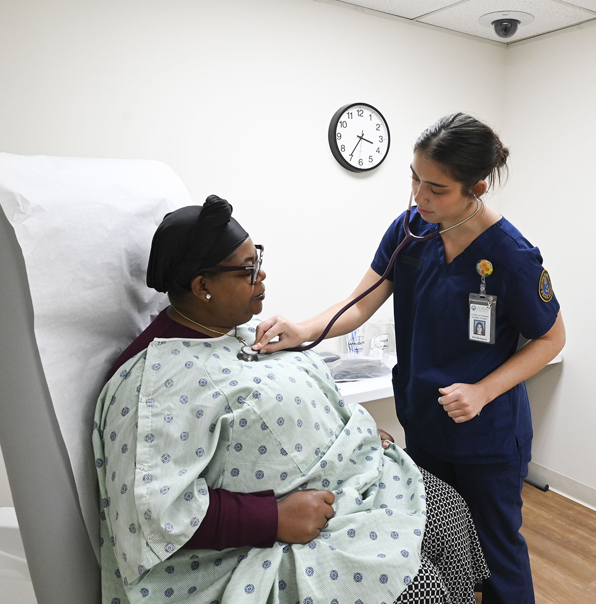 Students also get to work with standardized patients, actors trained to serve in patient roles. (Photo: Anna Gay Leavitt)