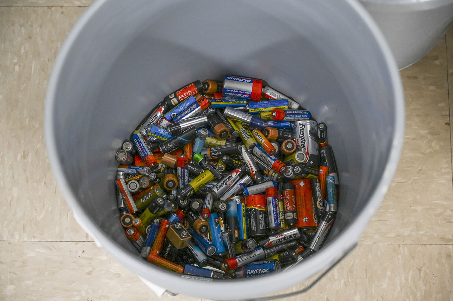 In less than two weeks, students at Midway Hills Academy collected 27 pounds of batteries for recycling. (Photo: Anna Gay Leavitt)