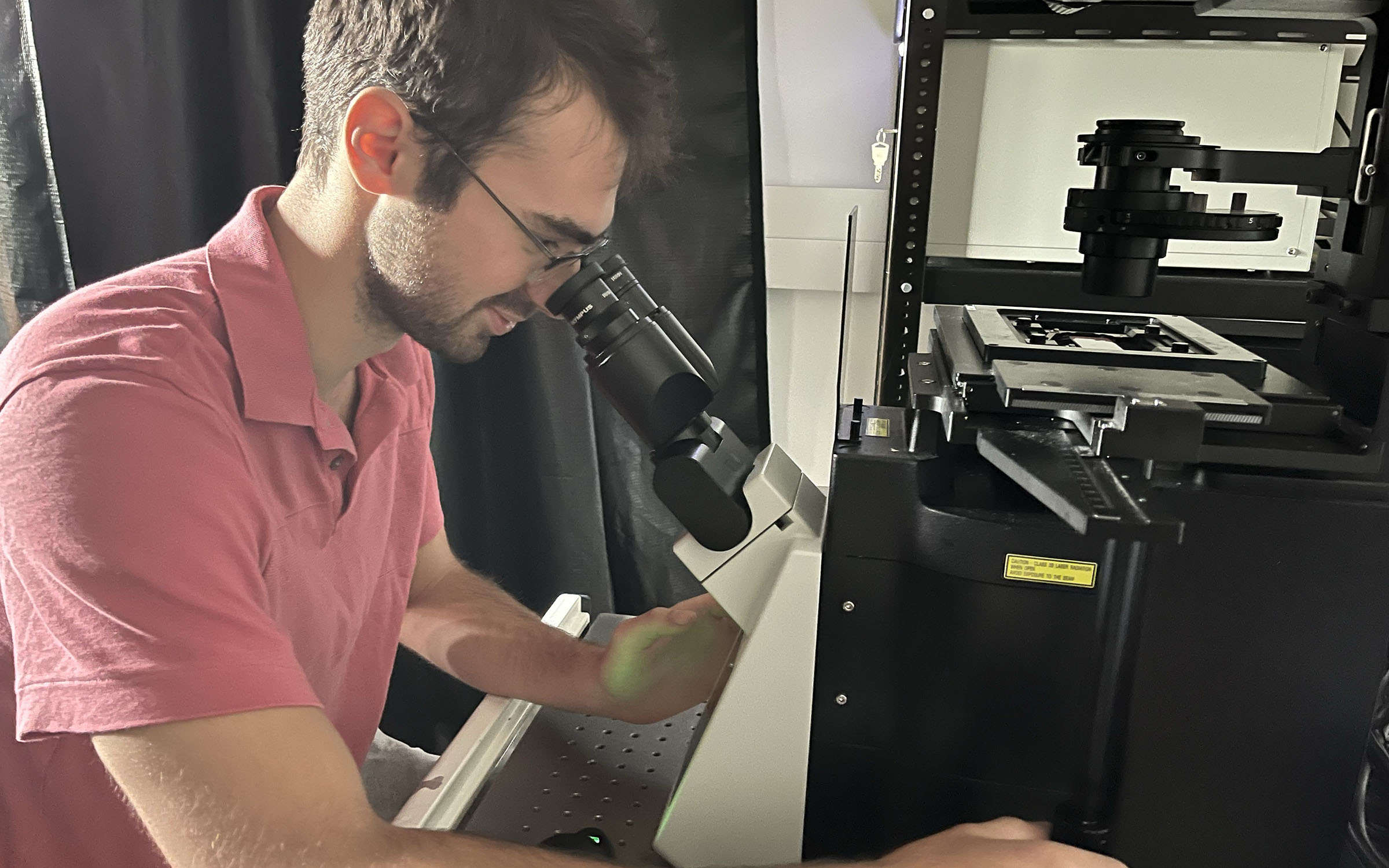 Senior biology major Henry Schneider's research is focused on eastern fence lizards. (Photo: Matt Milnes)
