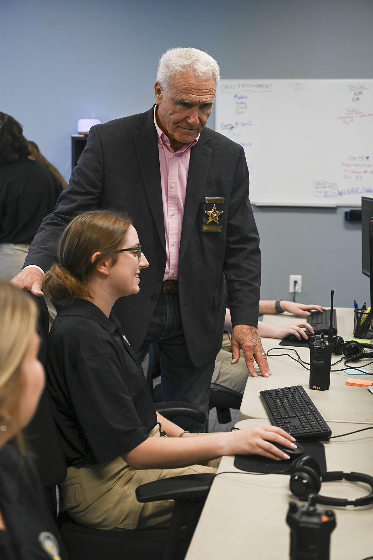 Sheriff Bill Massee (’70) advises GCSU senior Olivia Crawford at the Real Time Crime Center. (Photo: Anna Gay Leavitt)