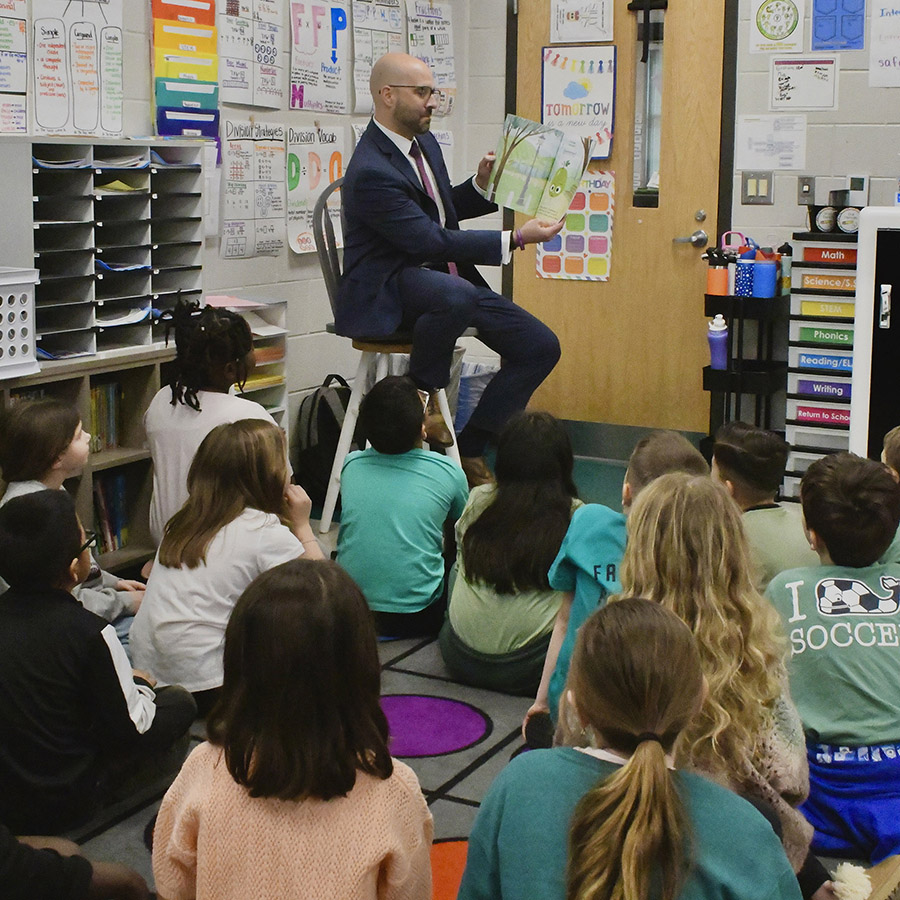 Feuerbach reads to third-grade students in celebration of Read Across America Day. (Photo: Cartersville City Schools)