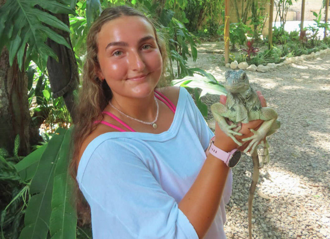 Belize study abroad cOlivia with an iguana