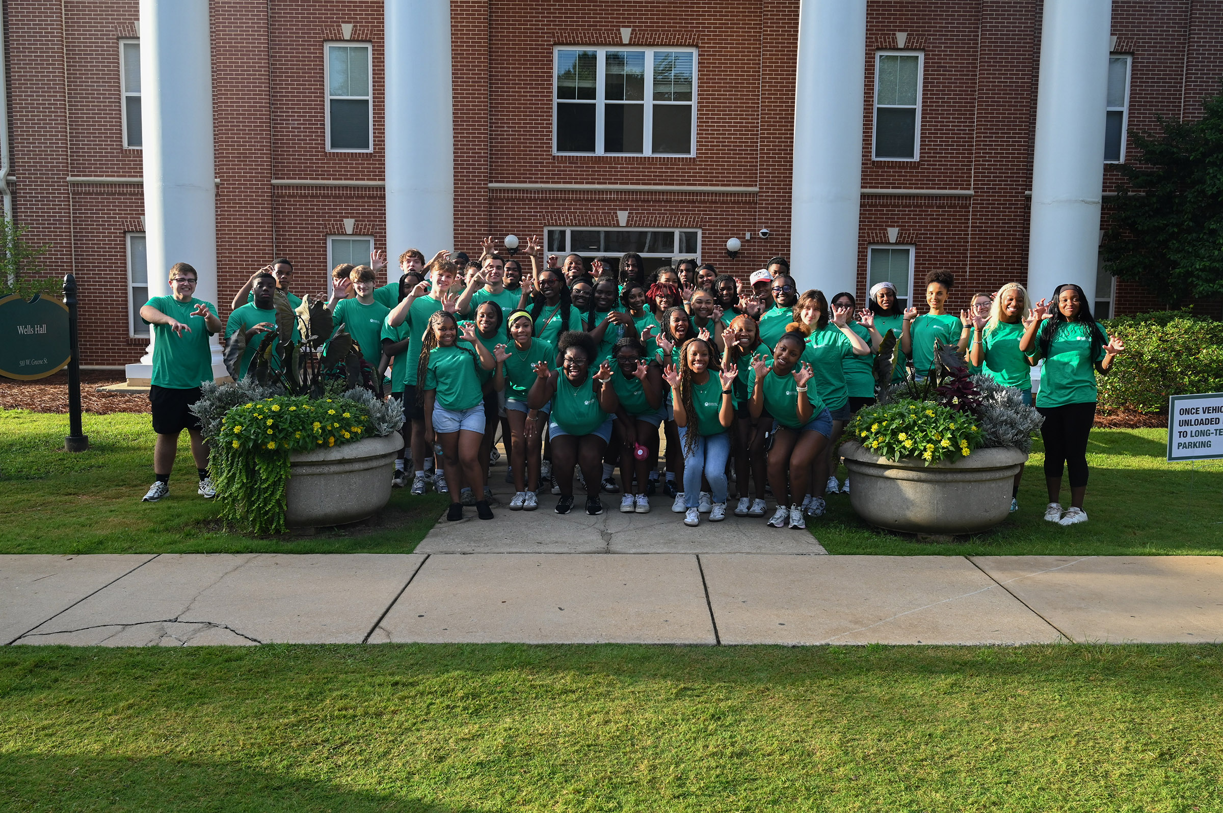 About 500 Cat Crew volunteers, including students from Georgia College Early College, will help students move in on Main and West Campus Aug. 12 and 13. (Photo: Caroline Wood)