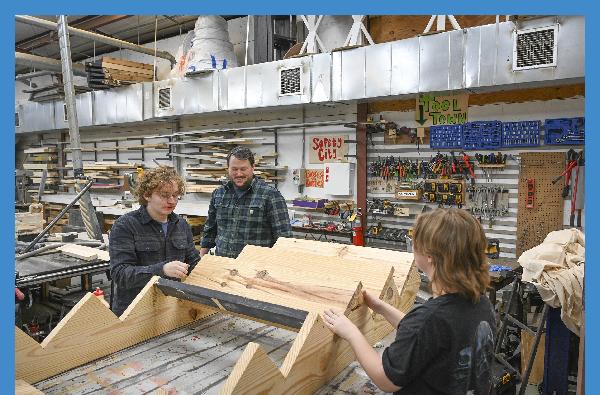 Award-winning alumnus scenic designer passes on industry expertise to theatre students